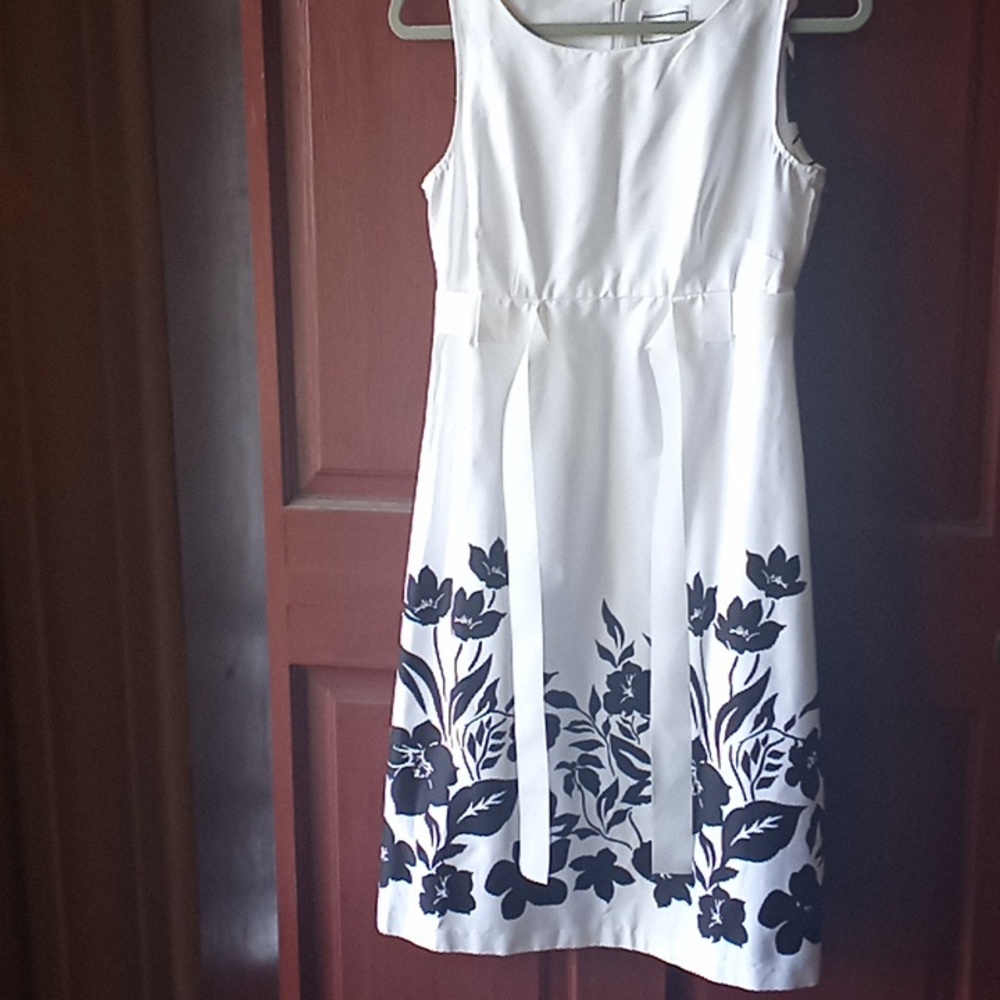Women's sleeveless dress